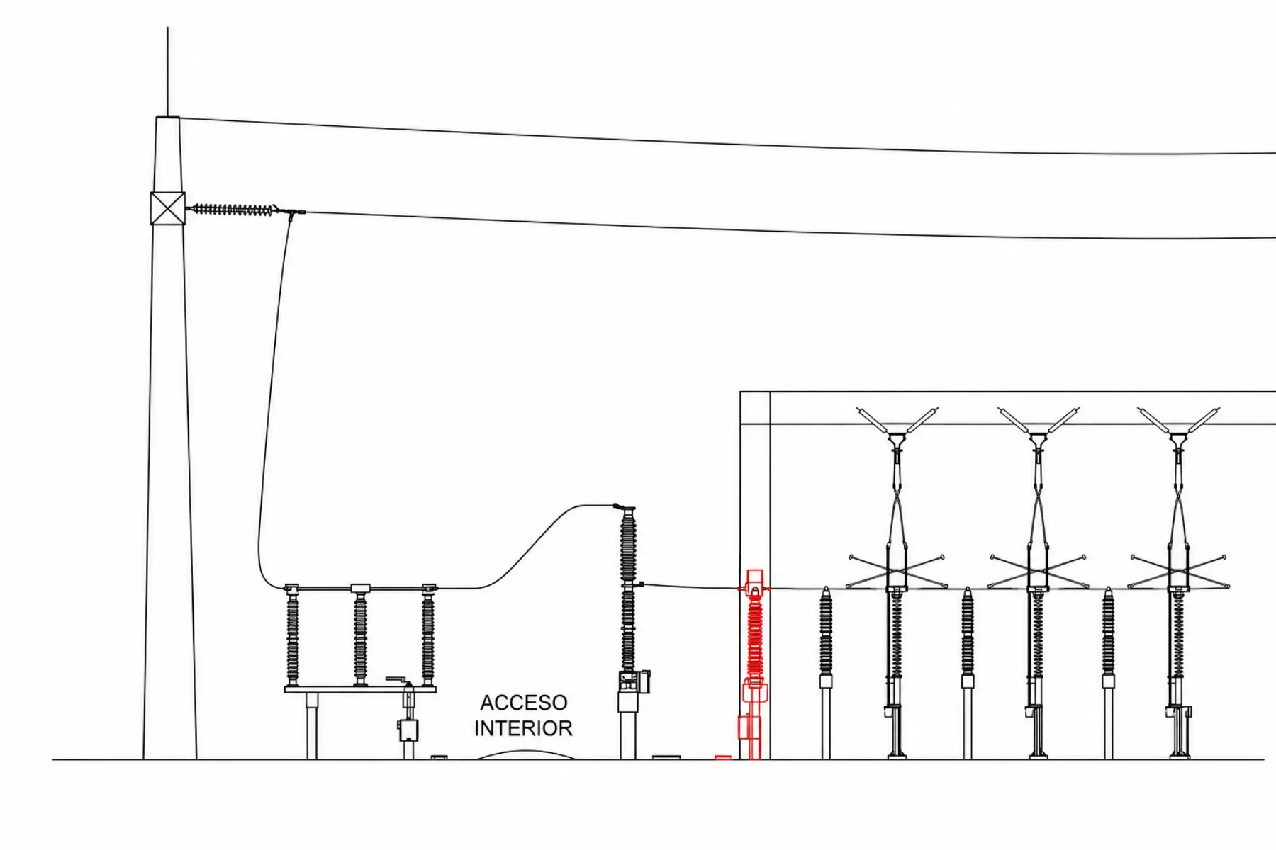 Plano de elevación de una subestación de alta tensión: torre de acometida, cuchillas desconectadoras, apartarrayos y transformadores de instrumento en el patio, con el acceso interior señalado